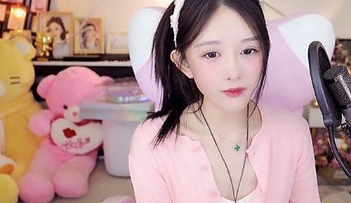 时尚达人分享：露脚踝白鞋白袜露脚踝白鞋白袜最新版的潮流搭配