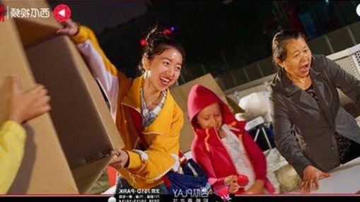 揭秘明星背后故事：鲁啊鲁最新版下载助你畅享多彩娱乐体验