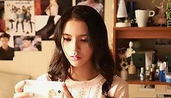 小🐔🐔伸进🈲🔞🔞A免费版下载：揭秘娱乐圈的隐秘角落